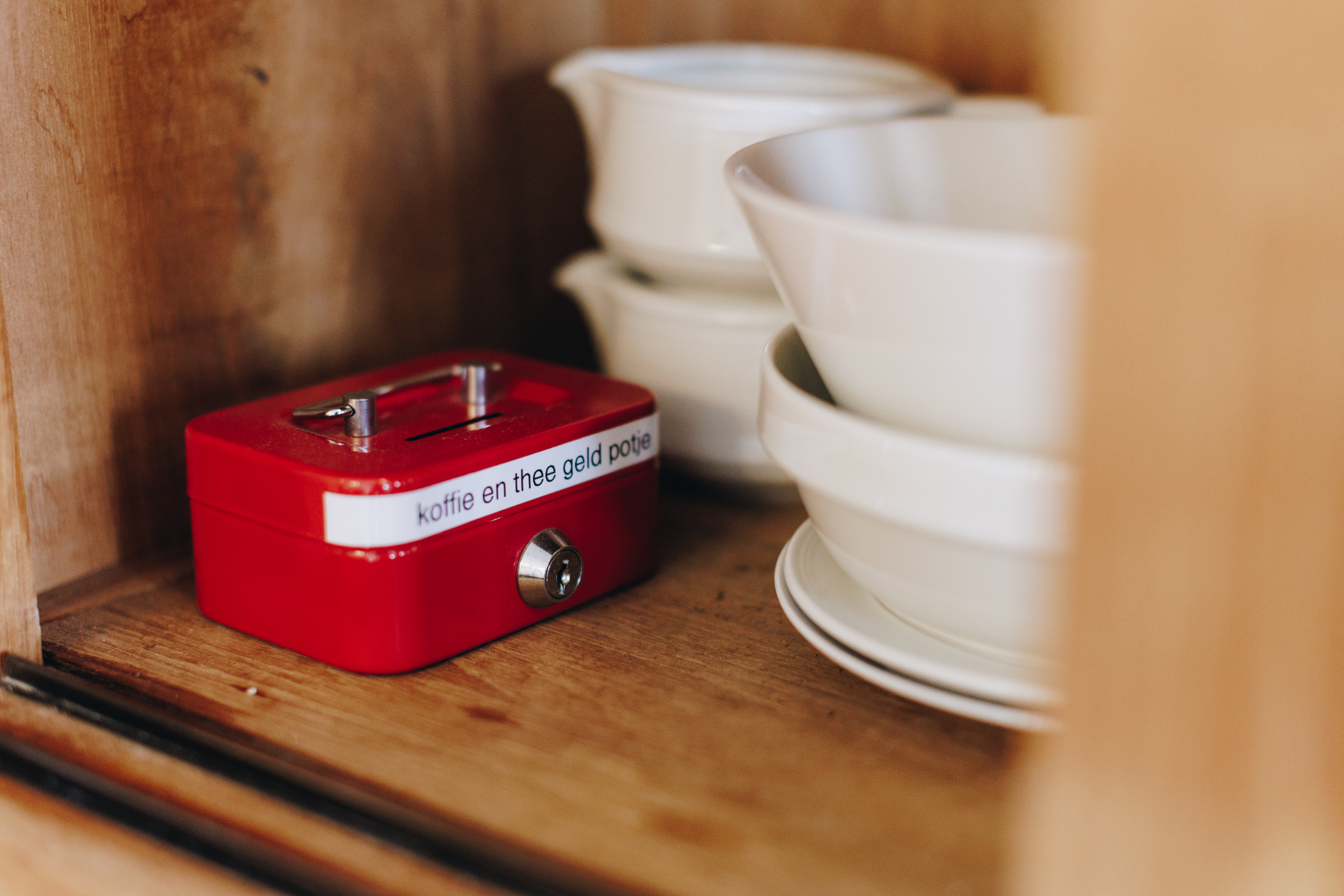 De Waterpoort Zorgpartners Geldkistje Servies Kast