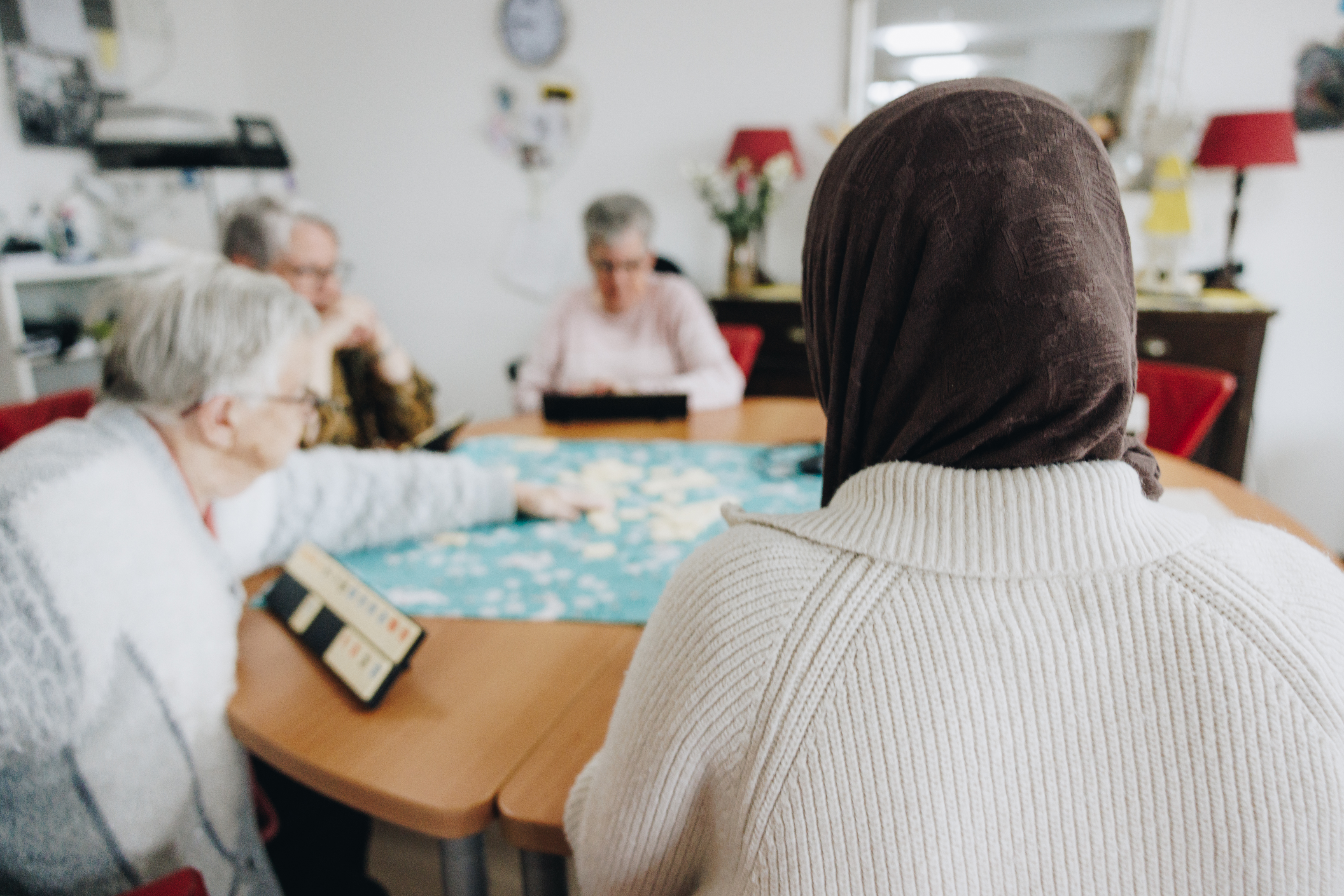 06 04 2023 ZPMH Julianastaete Medewerker Activiteit Spelletje Tafel Samen