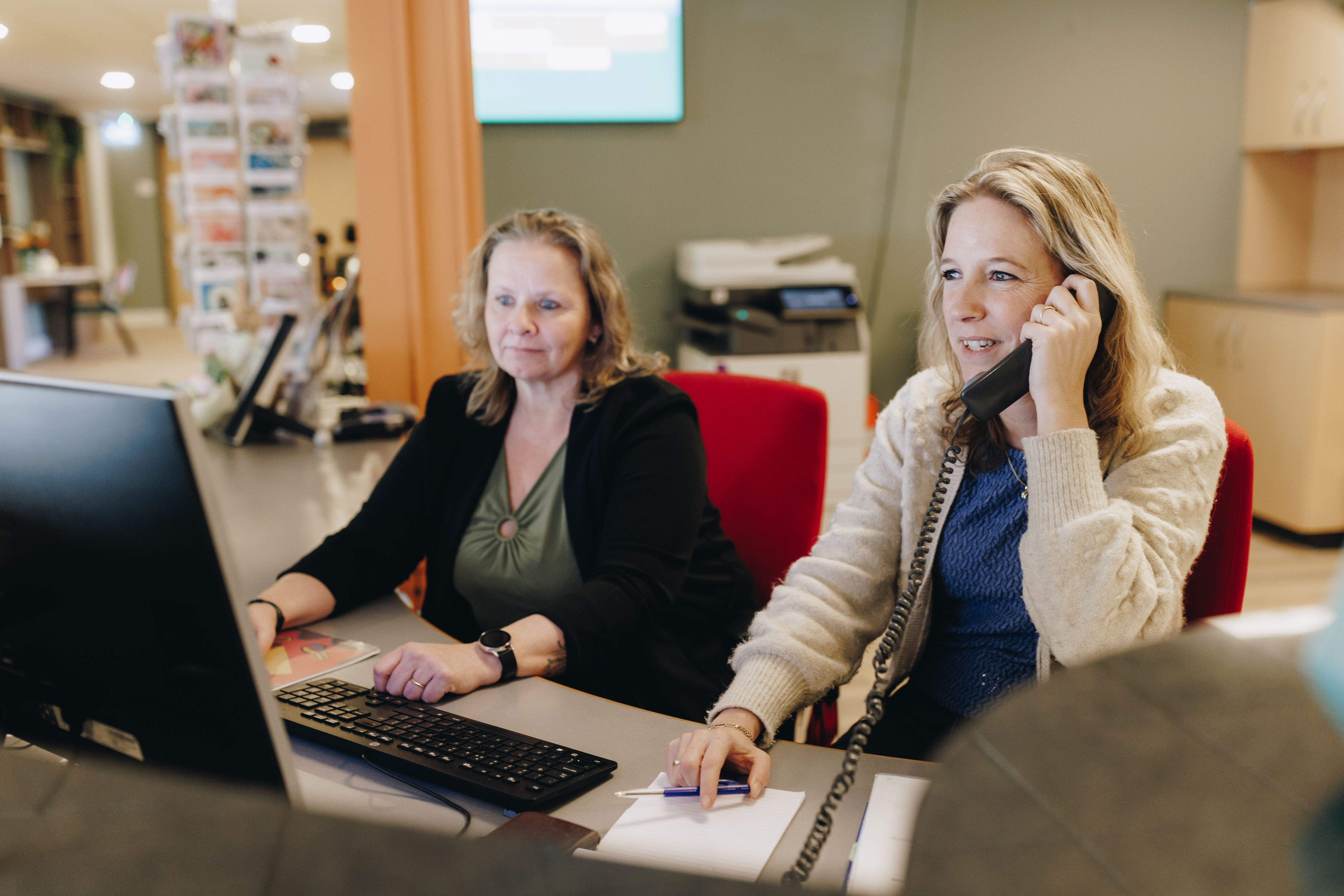 23 03 2023 De Vijverhof En De Meent Bellen Receptie Computer