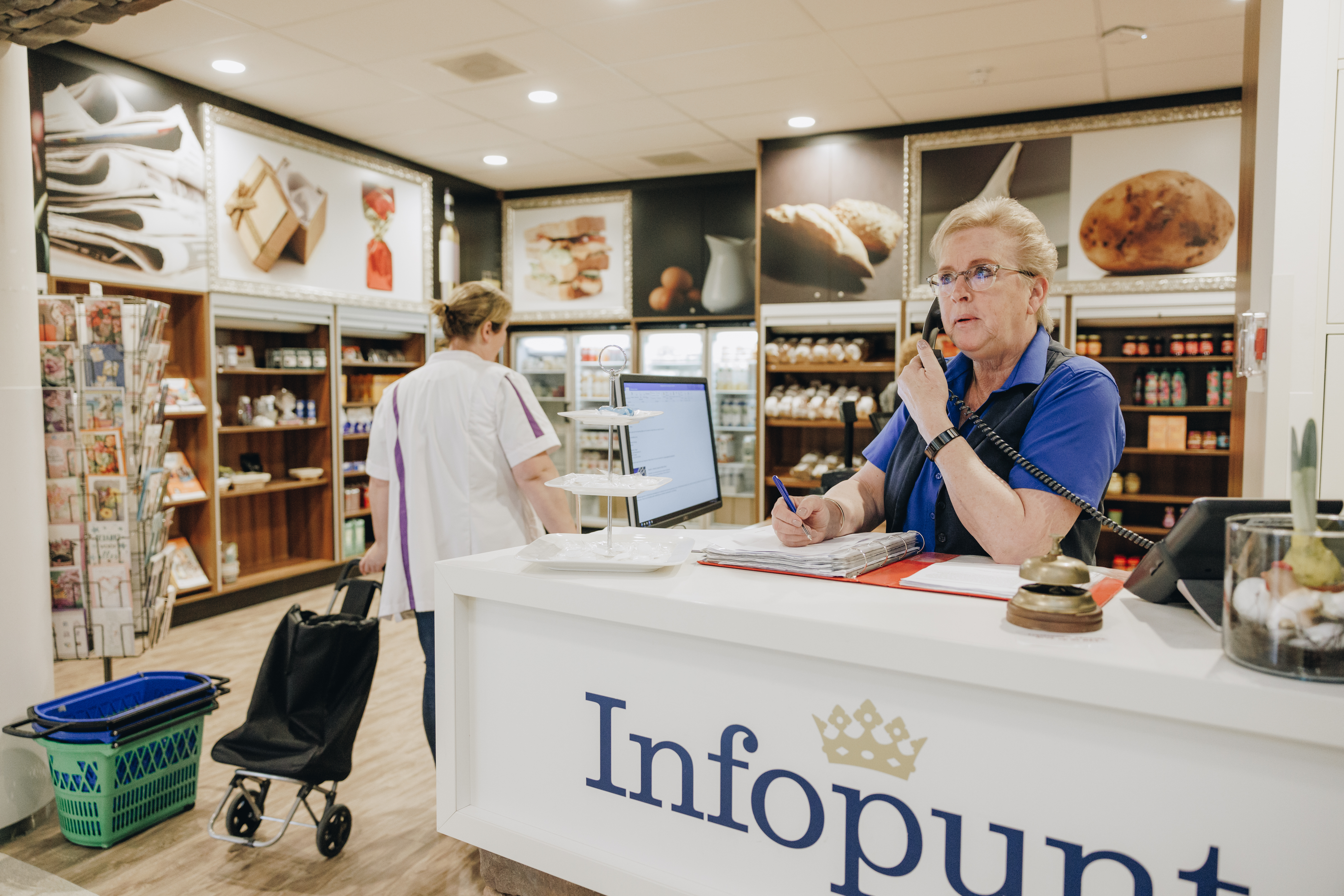 11 04 2023 ZPMH Prinsenhof Infobalie Winkeltje Ingan Medewerker Bellen Liggend