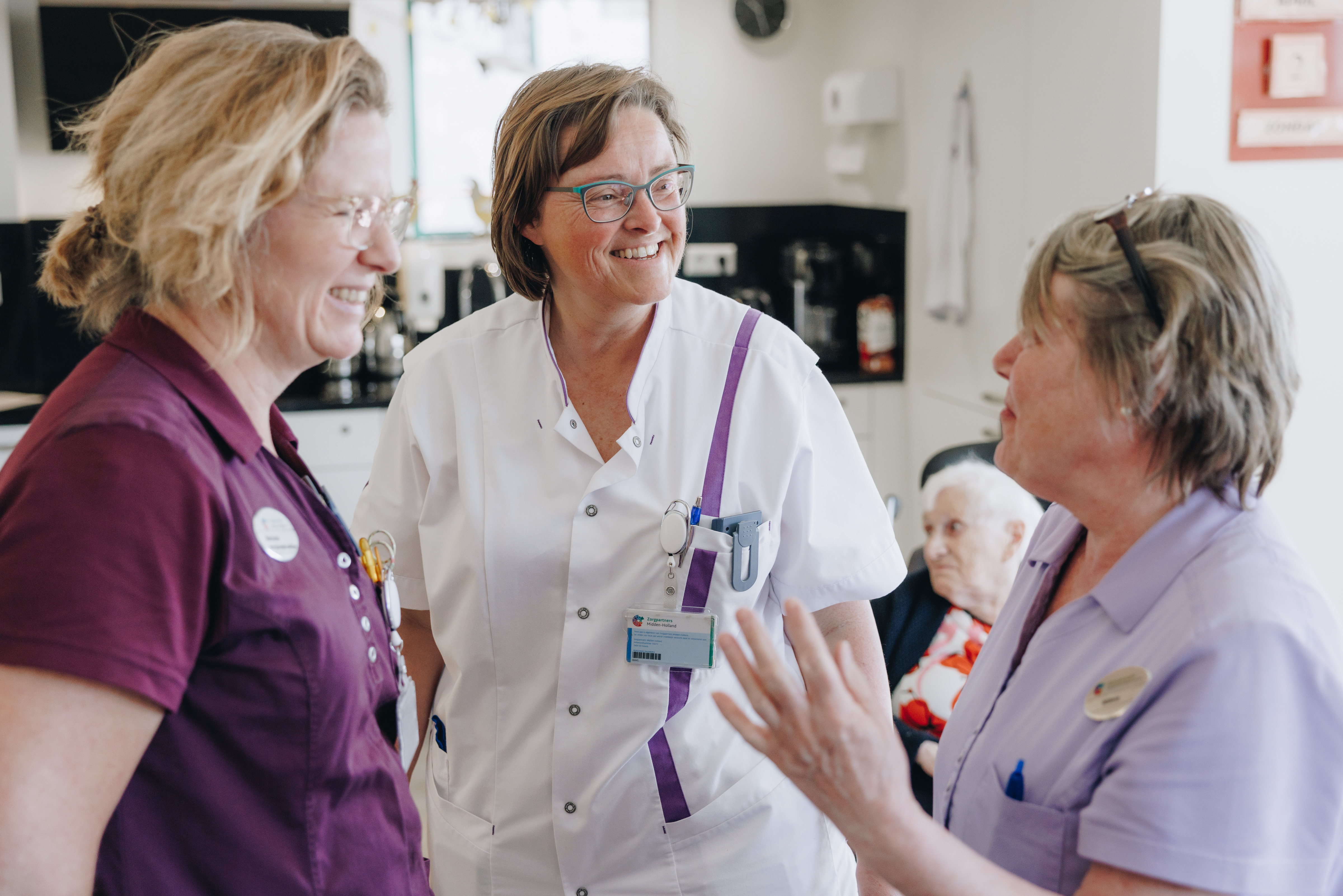 03 04 2023 Gouwestein Zorgpartners Medewerkers Interactie Keuken Pasje Collega Lachen