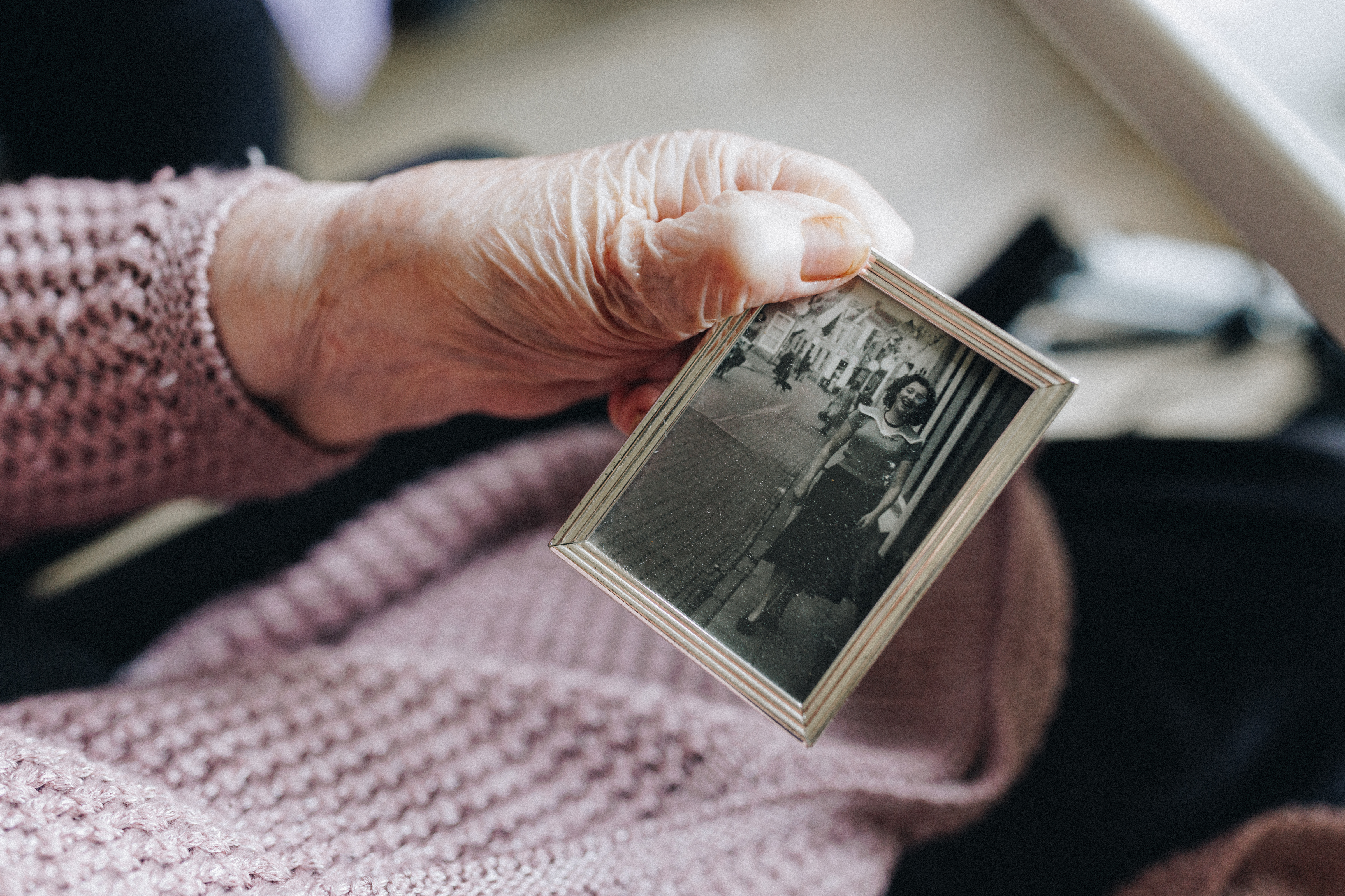 27 03 2023 De Rietkraag Souburgh Zorgpartners Bewoner Vroeger Foto Zwartwit