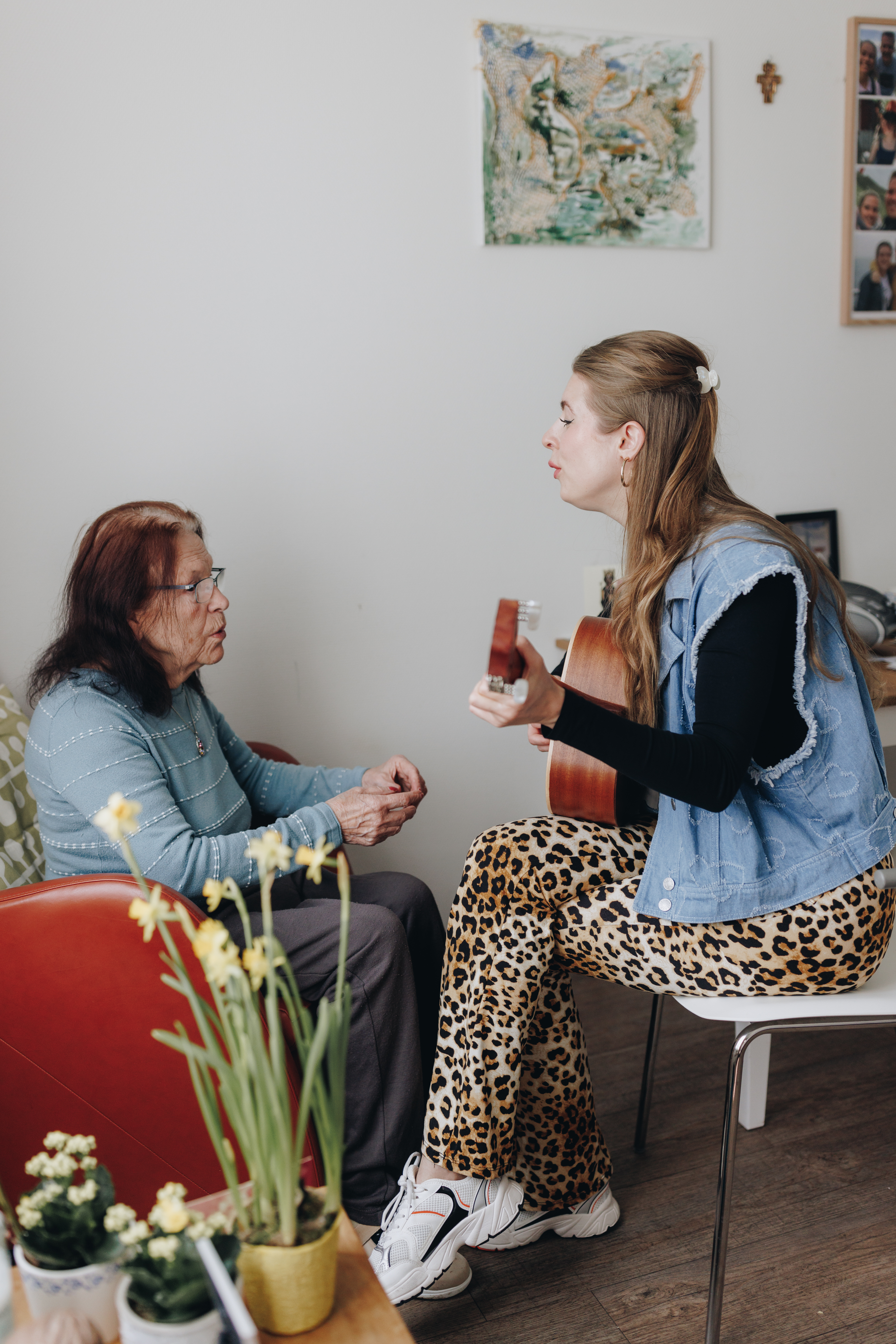 18 04 2023 Zorgpartners De Hanepraij Bewoner Medewerker Kamer Interactie