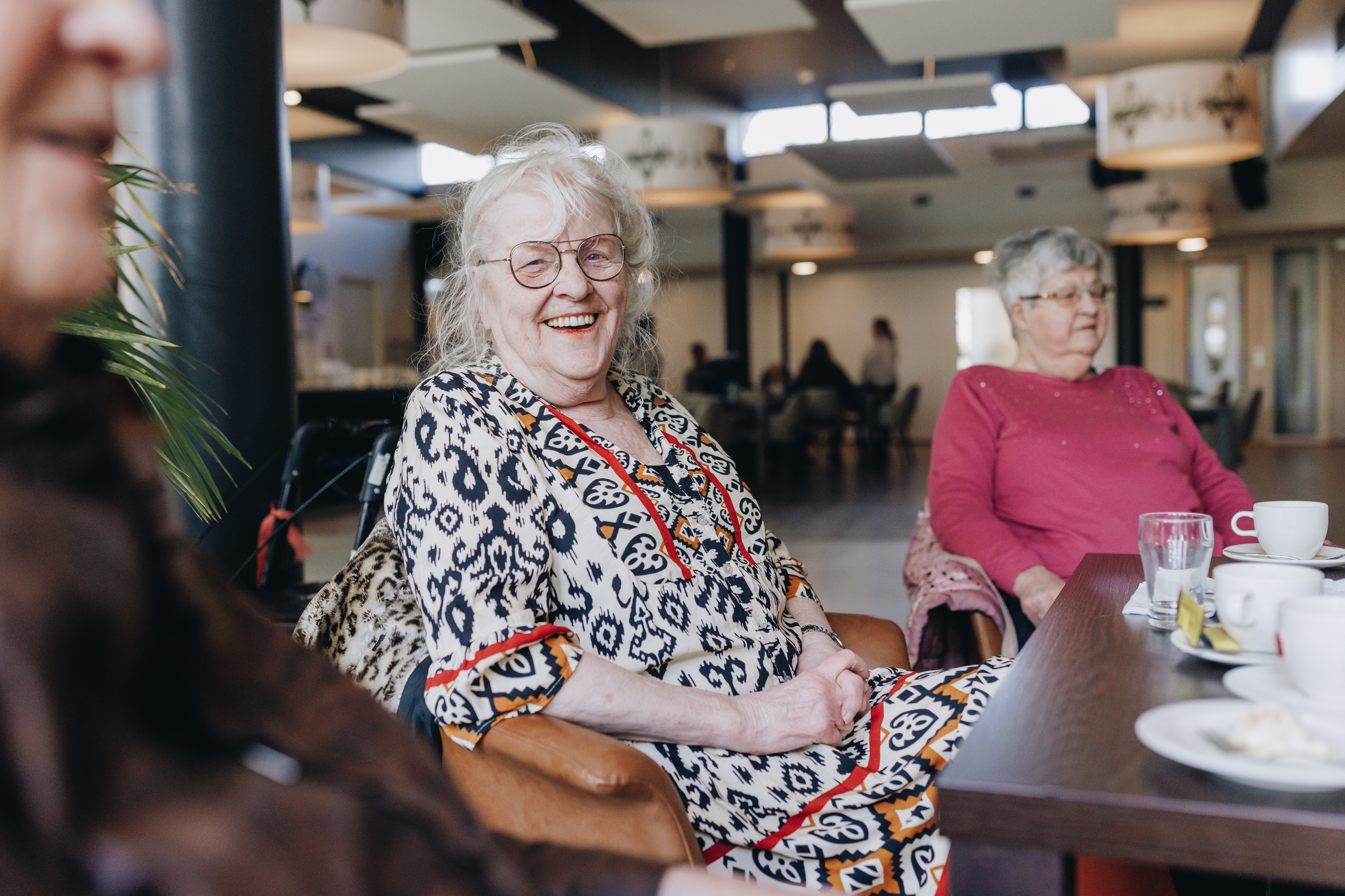 11 04 2023 ZPMH Prinsenhof Bewoner Lachen Tafel Koffie Restaurant
