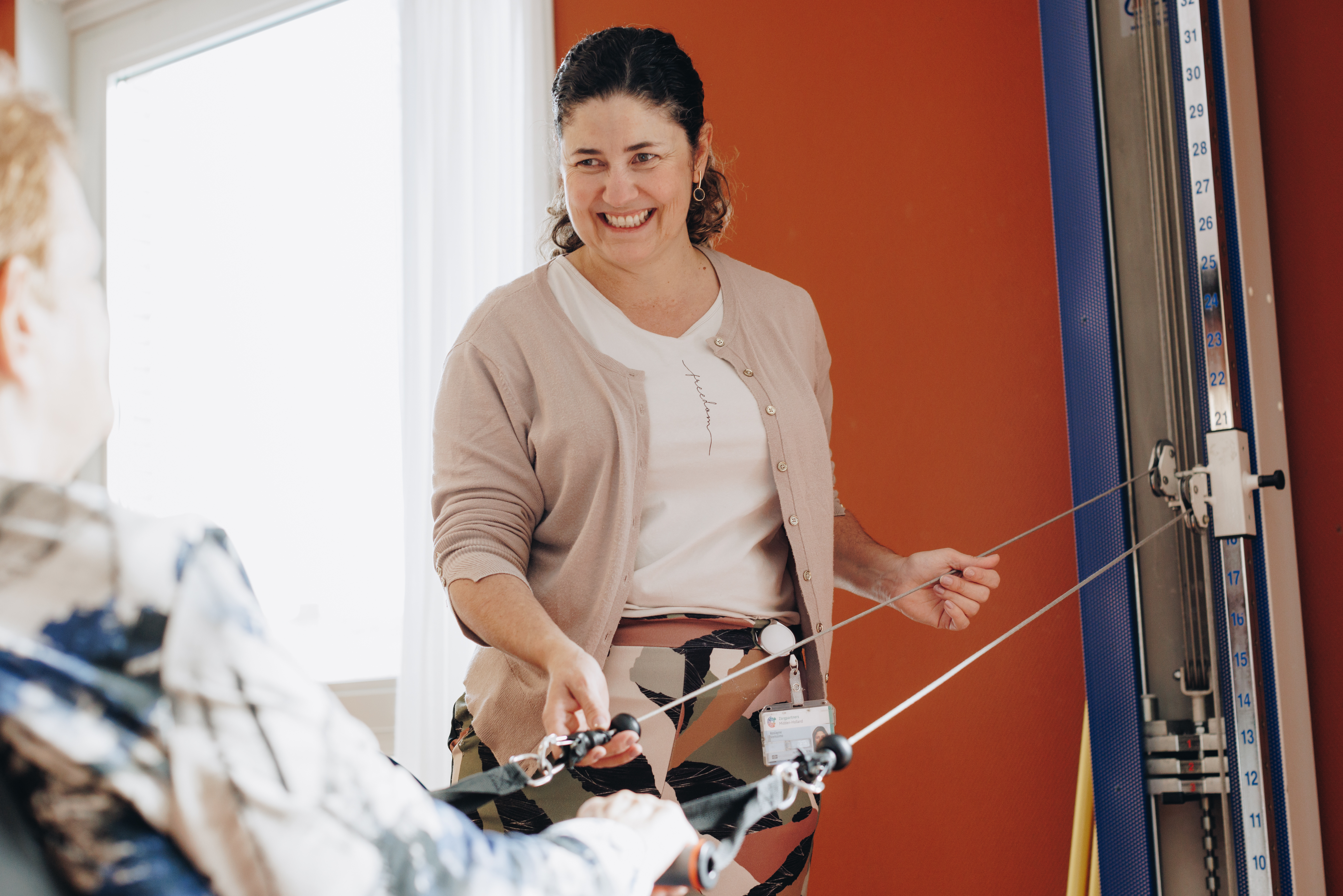 18 04 2023 Zorgpartners De Hanepraij Medewerker Bewoner Fysiotherapie