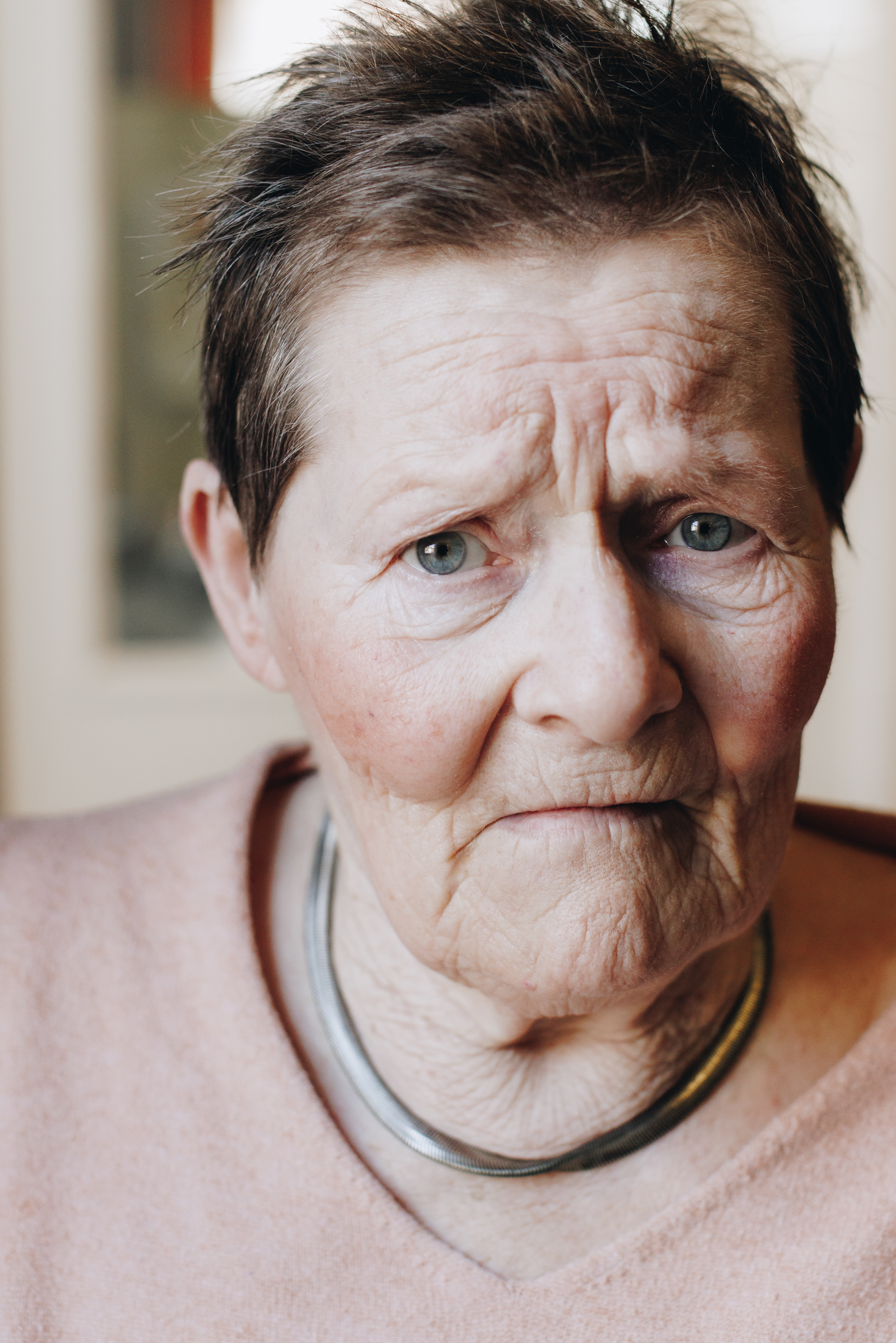 18 04 2023 Zorgpartners De Hanepraij Closeup Bewoner Ketting