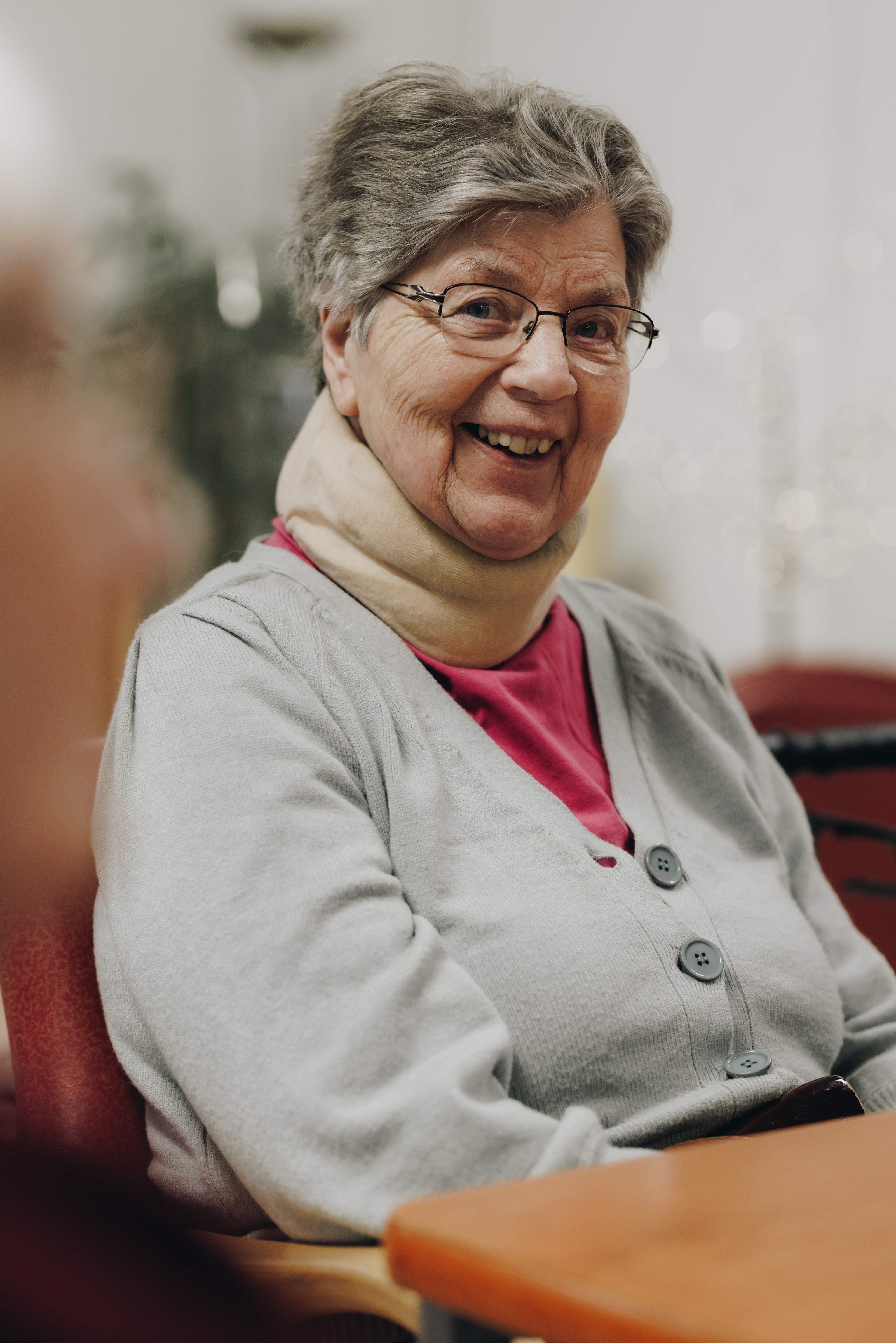 27 03 2023 De Rietkraag Souburgh Zorgpartners Bewoner Closeup Lachen Tafel