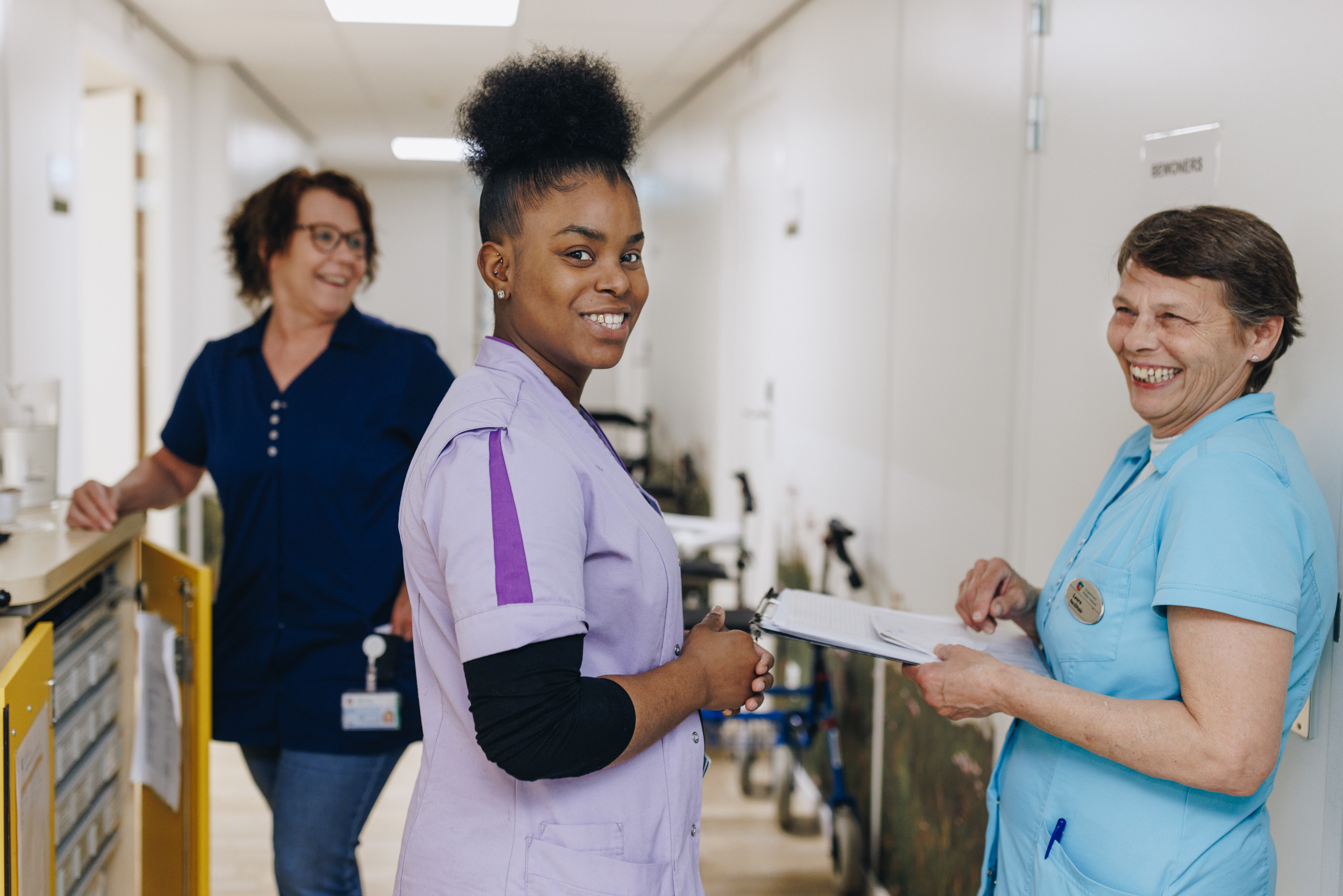 27 03 2023 De Rietkraag Souburgh Zorgpartners Interactie Lachen Collegas Werknemers Pillen