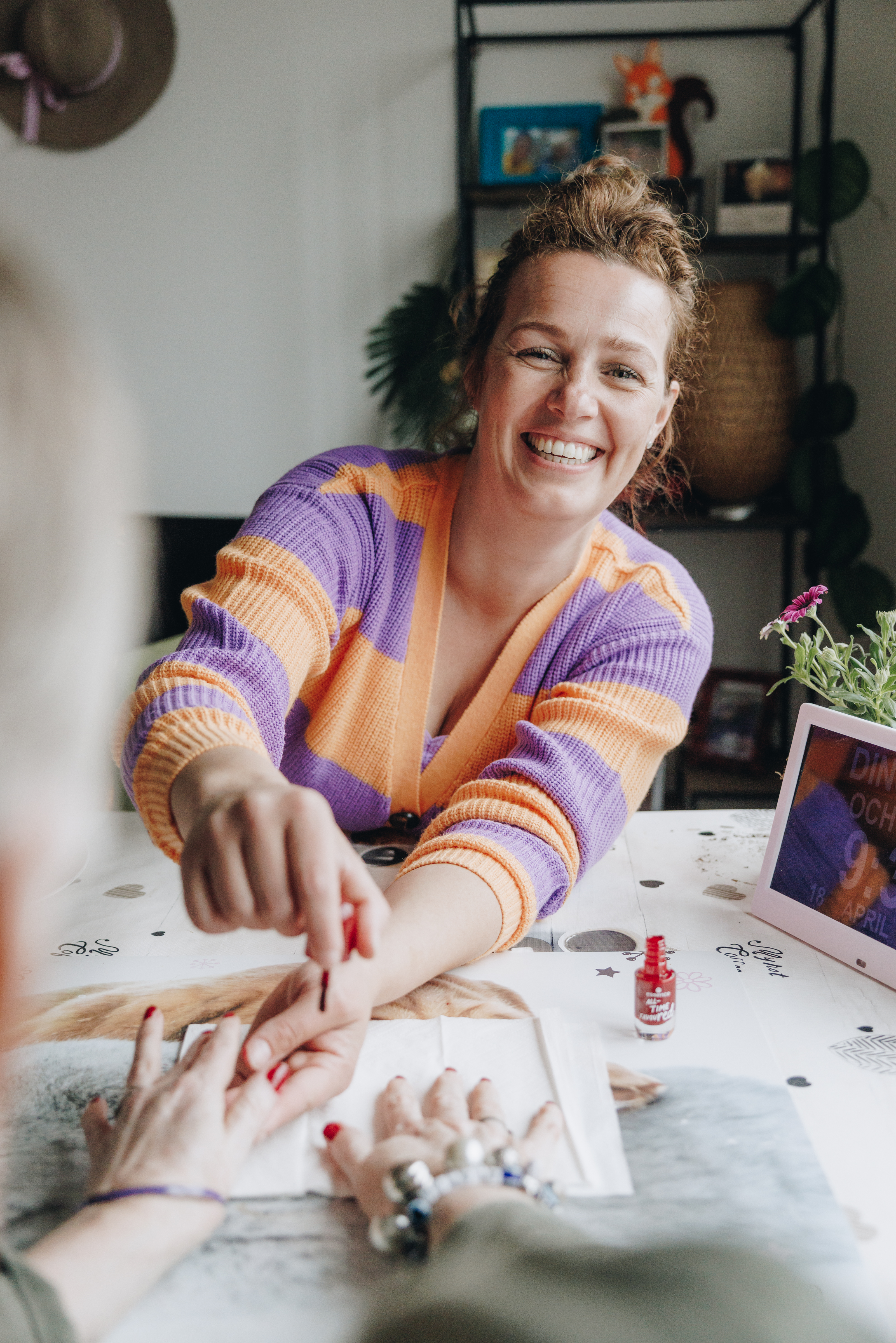 18 04 2023 Zorgpartners De Hanepraij Medewerker Tafel Verzorging