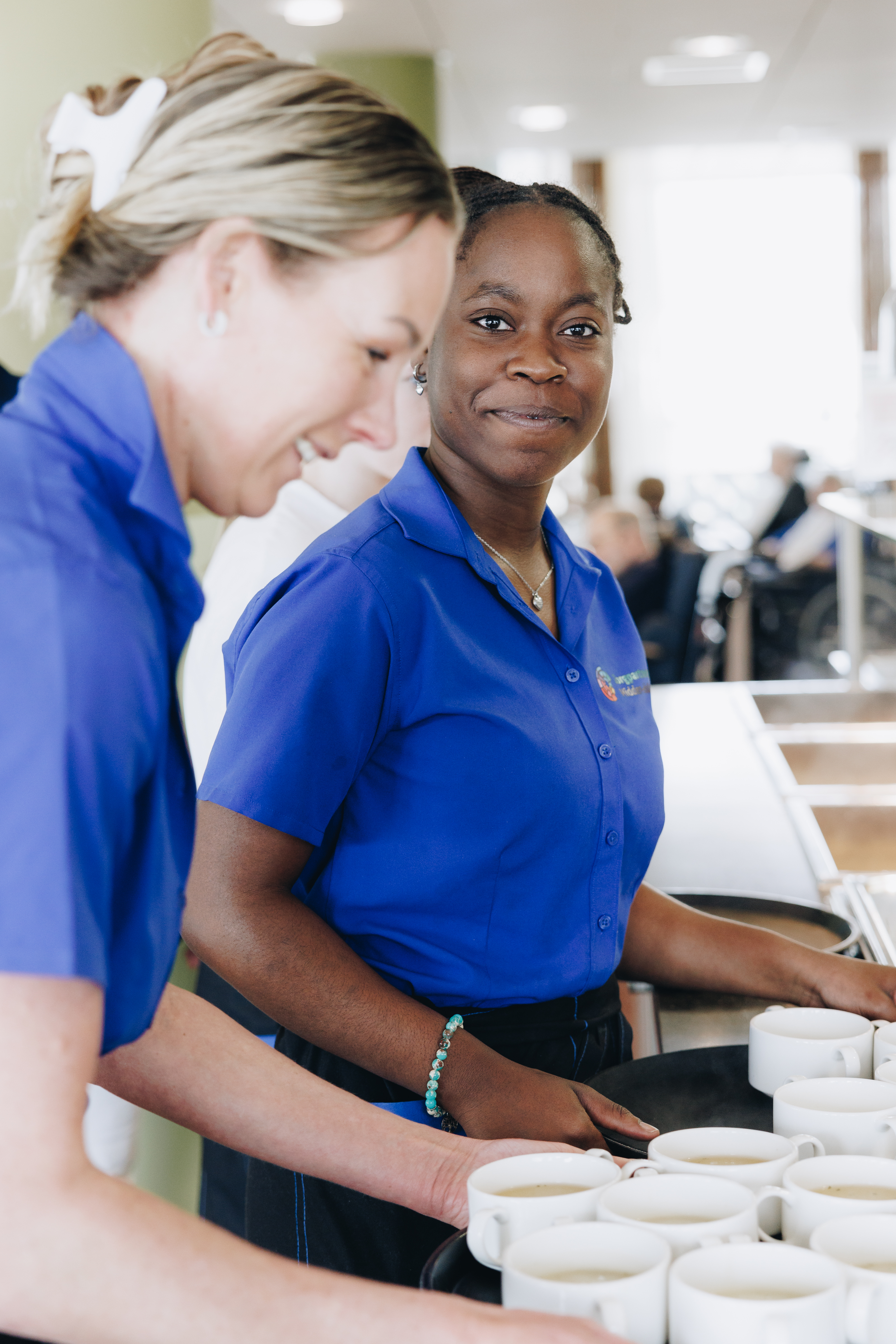 18 04 2023 Zorgpartners De Hanepraij Closeup Medewerkers Eten Keuken