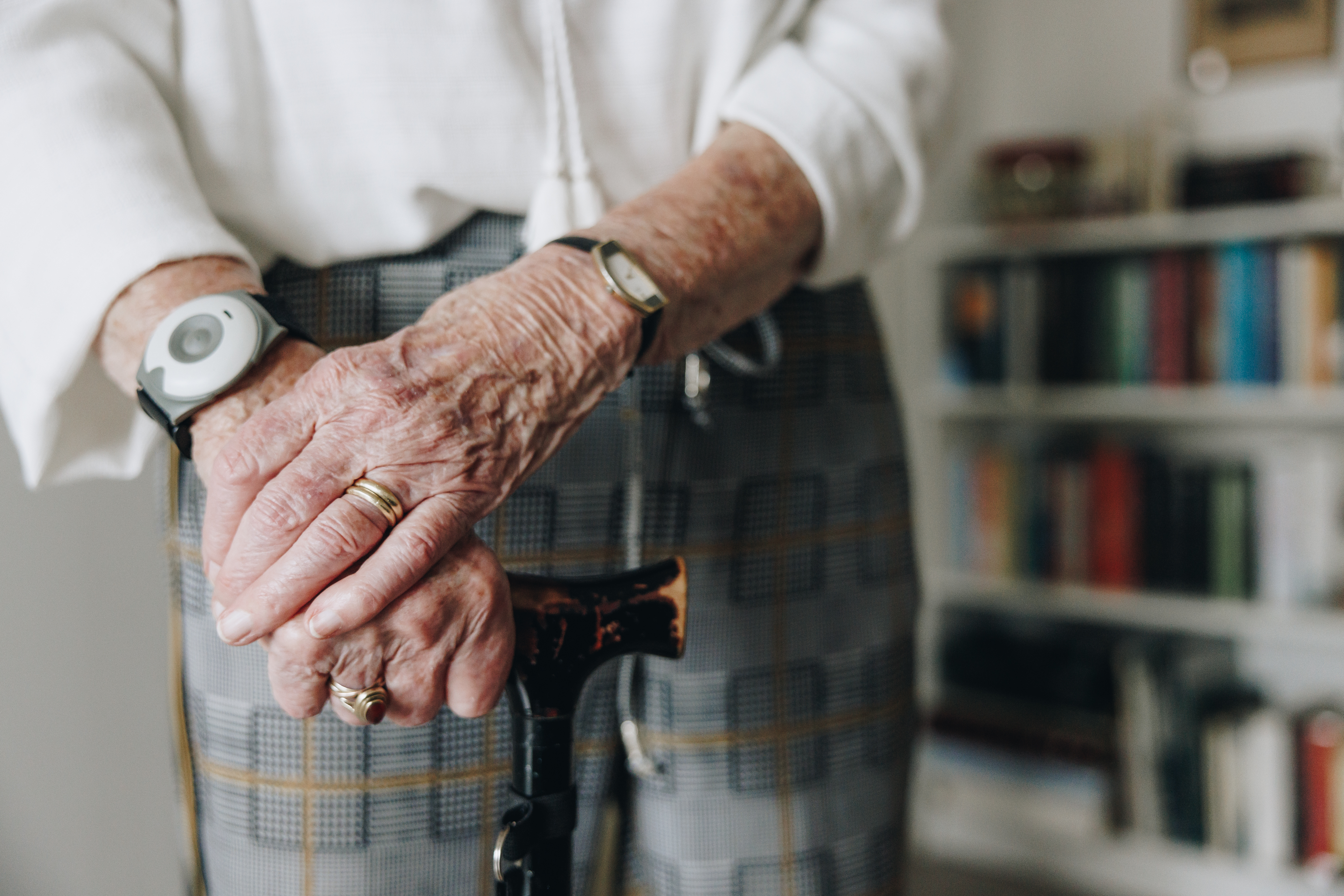 17 04 2023 Zorgpartners Thuiszorg Cliënt Wandelstok Polsband Armen