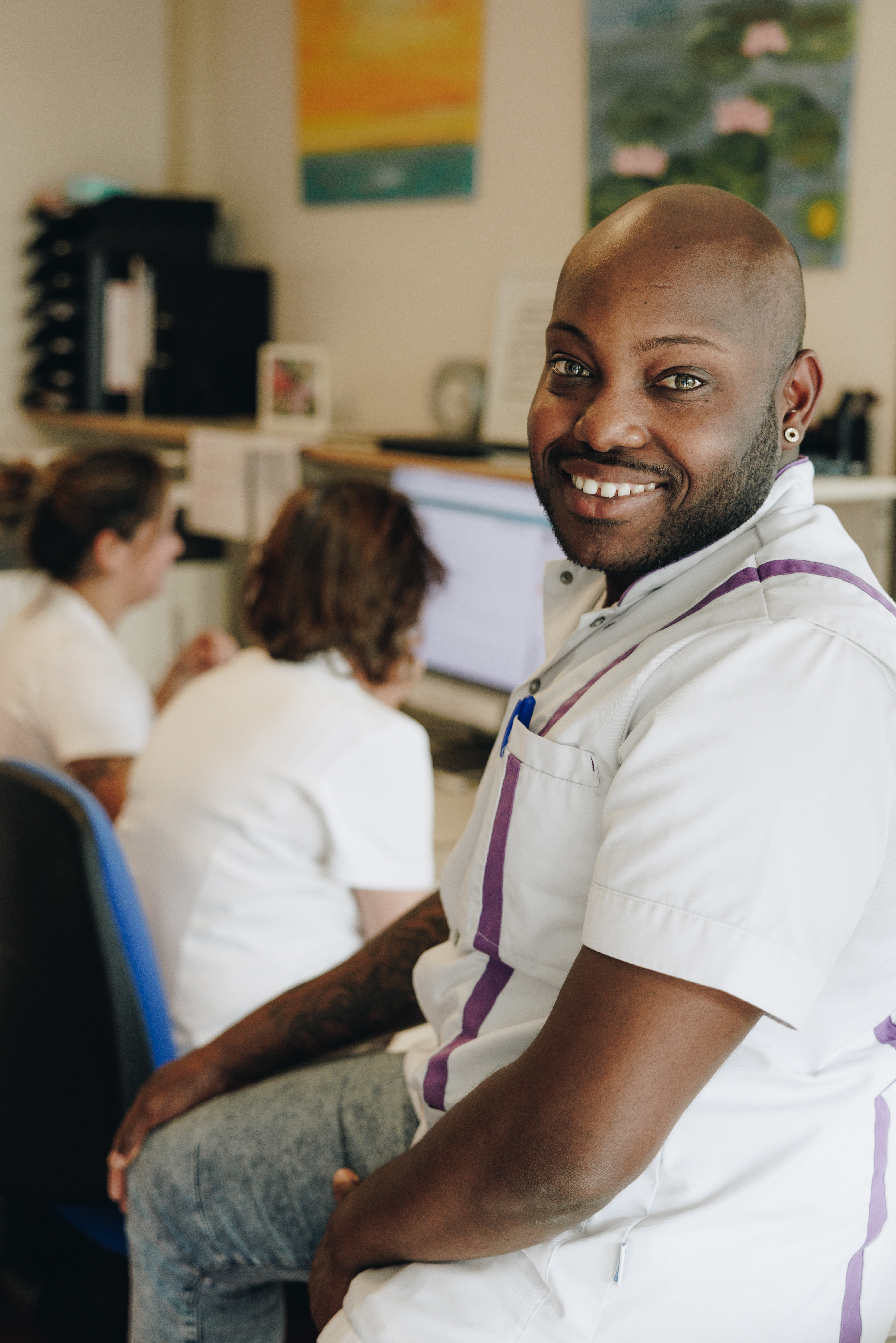 23 03 2023 De Vijverhof En De Meent Medewerker Closeup Lachen
