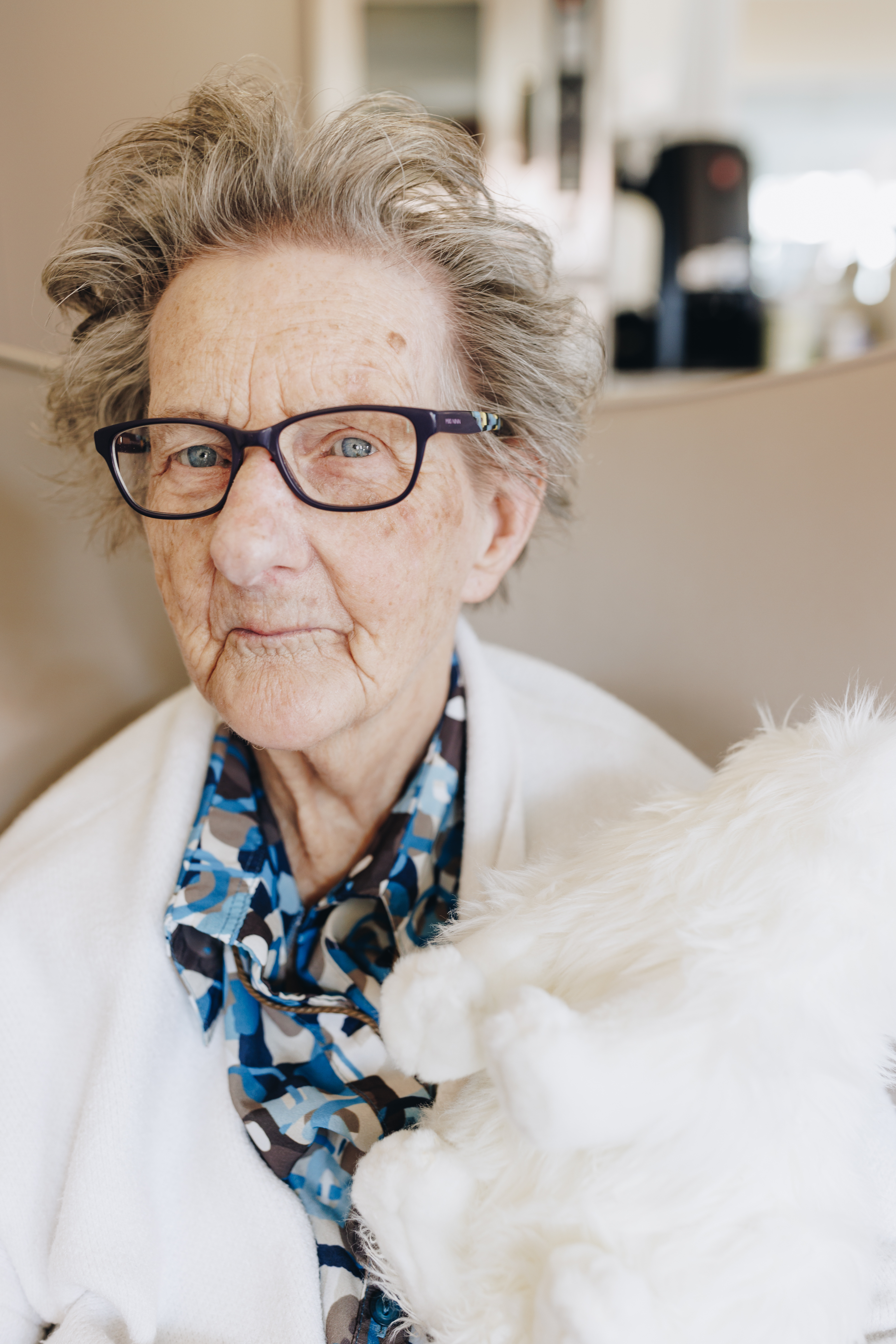 18 04 2023 Zorgpartners De Hanepraij Closeup Bewoner Knuffel