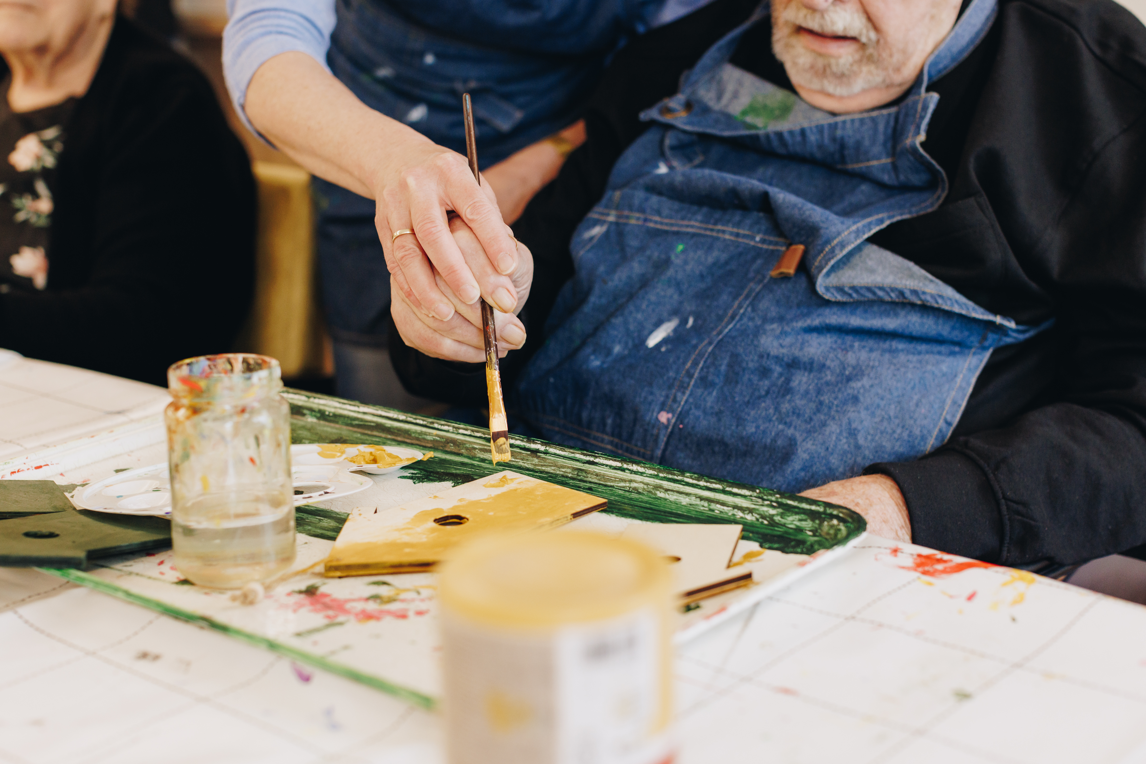 18 04 2023 Zorgpartners De Hanepraij Bewoner Verven Tafel