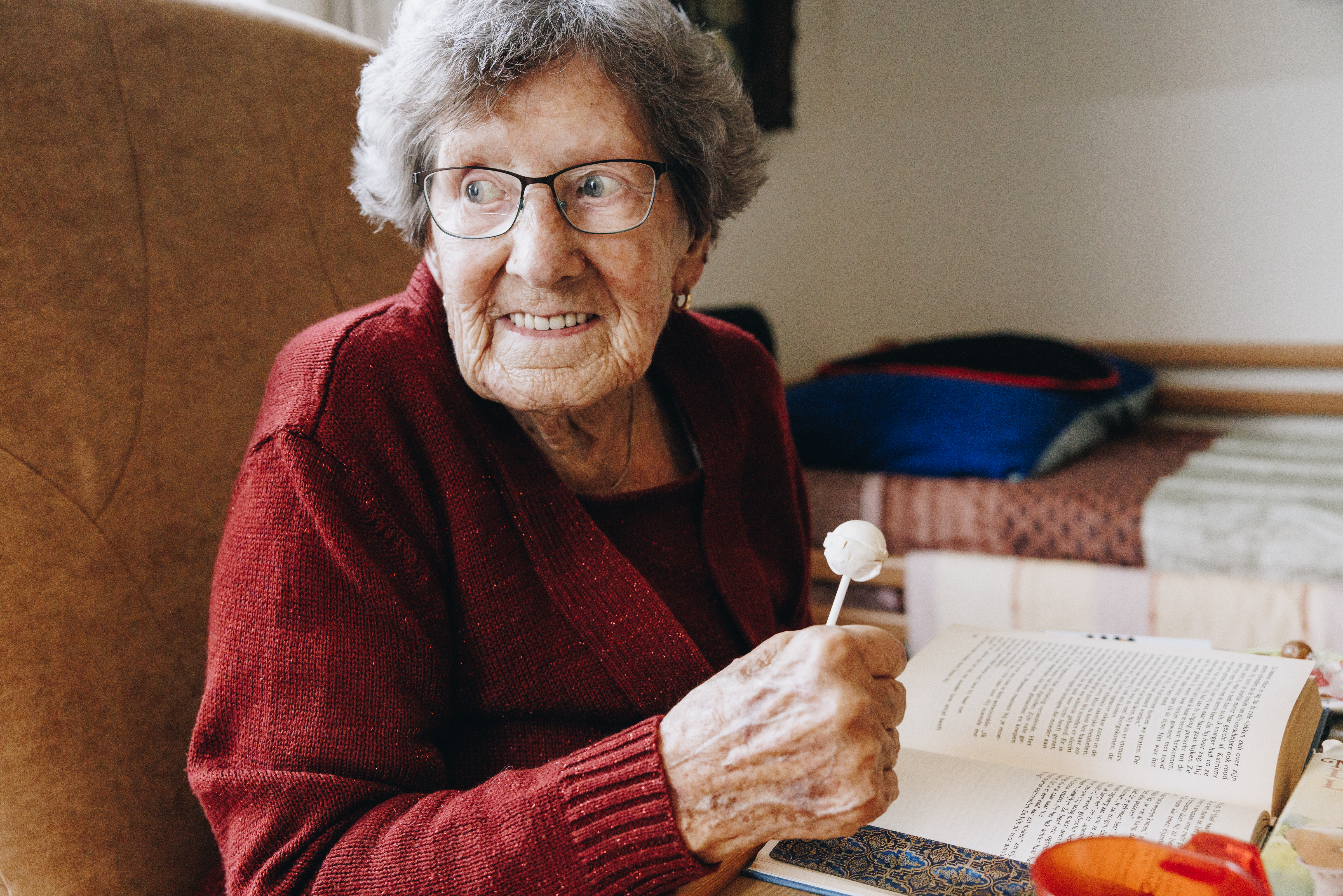 09 02 2023 Zorgpartners De Reehorst Close Up Dame Lachen Portret Lolly